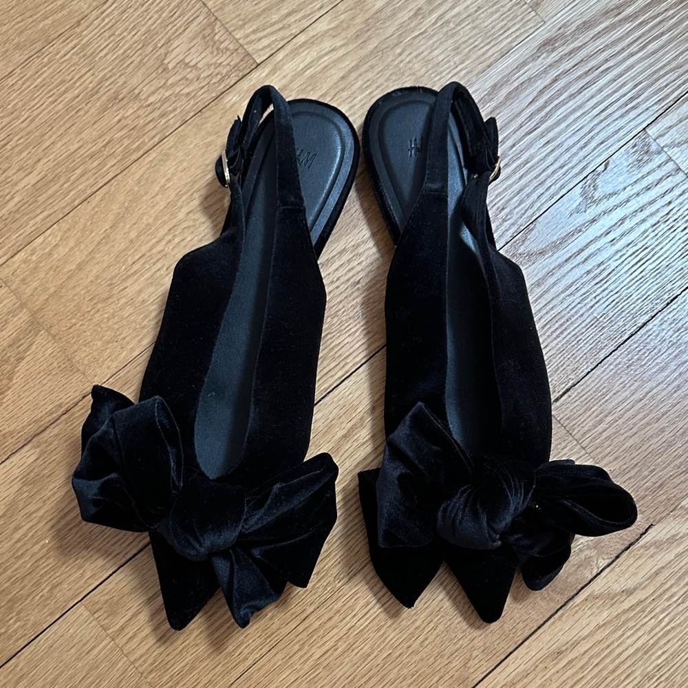 H&M Black Velvet Bow Pointed Toe Slingback Sandals - Picture 2 of 4